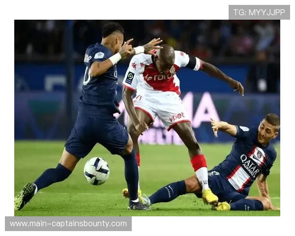 十人摩纳哥1-0终结巴黎圣日耳曼三连胜，南野拓实制胜球